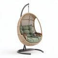 Hangstoel van rotan met groene kussens en metalen standaard 100 x 80 x 115cm