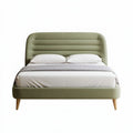 Bed met groen gestoffeerd hoofdbord en houten poten 200 x 160 x 100cm